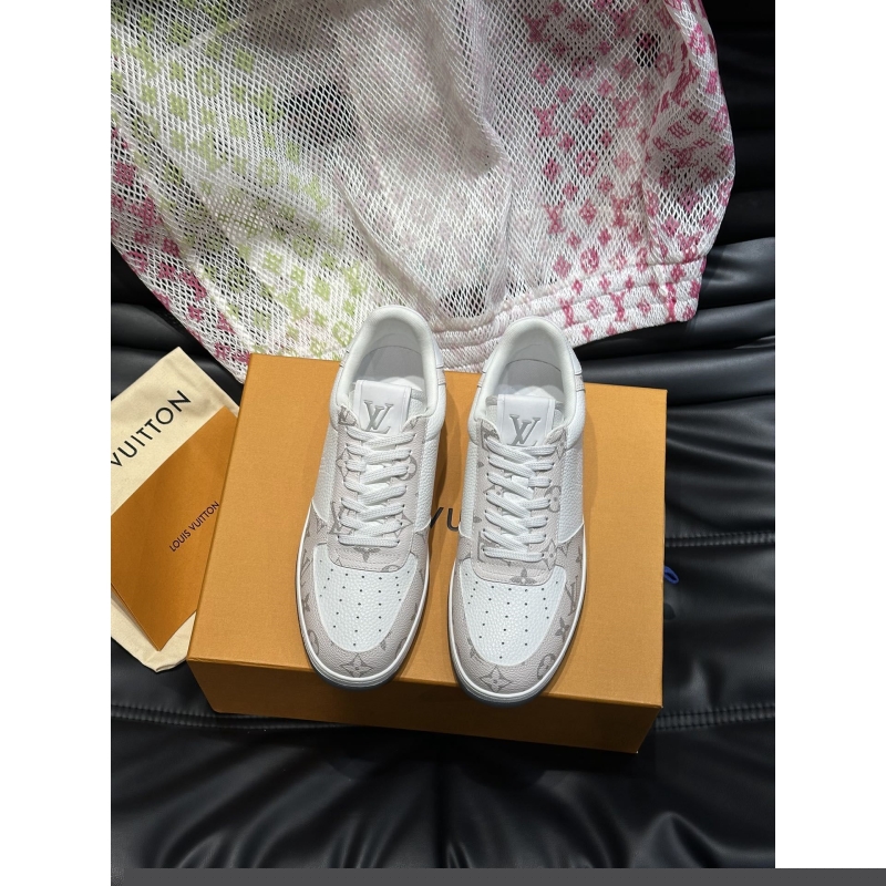 l**is V*t*n sneakers